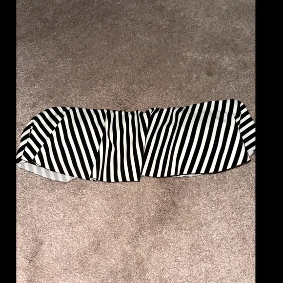 HURLEY BLACK AND WHITE STRIPED FLOUNCE BANDEAU BIKINI TOP SIZE MEDIUM - Picture 5 of 10